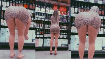 Denise Rocha se exibindo sem calcinha dentro do supermercado